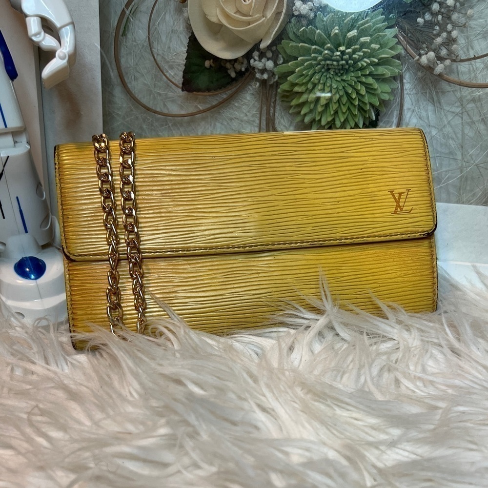Authentic Louis Vuitton Epi Sarah yellow wallet with Purple interior